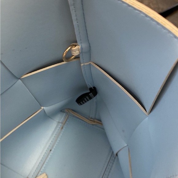 🔥Large Cream Woven Panel Shoulder Bag 
EUC OVER 60% OFF PRICE FIRM! - Picture 8 of 9